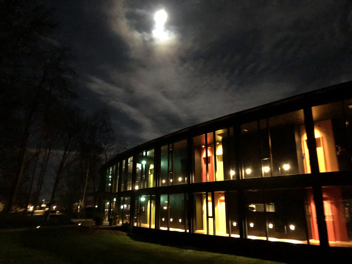 MariaBenedikte's tweet photo. Rungstedgaard by night. There is something magic about this place #lovemyjob #FoakFuture #Rungstedgaard https://t.co/a4HZDNBLPr