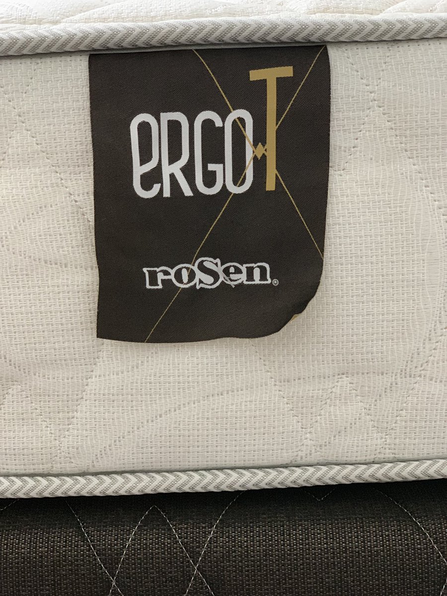 PamelaFelippa's tweet photo. @VivireNuevaCba Vendo Divan Cama marca Rosen, modelo Ergo T de plaza y media por mudanza. Solo tiene un año de uso y se encuentra en muy buen estado. Cama inferior nunca fue utilizada.
$10000 https://t.co/a3D9XLXYiC