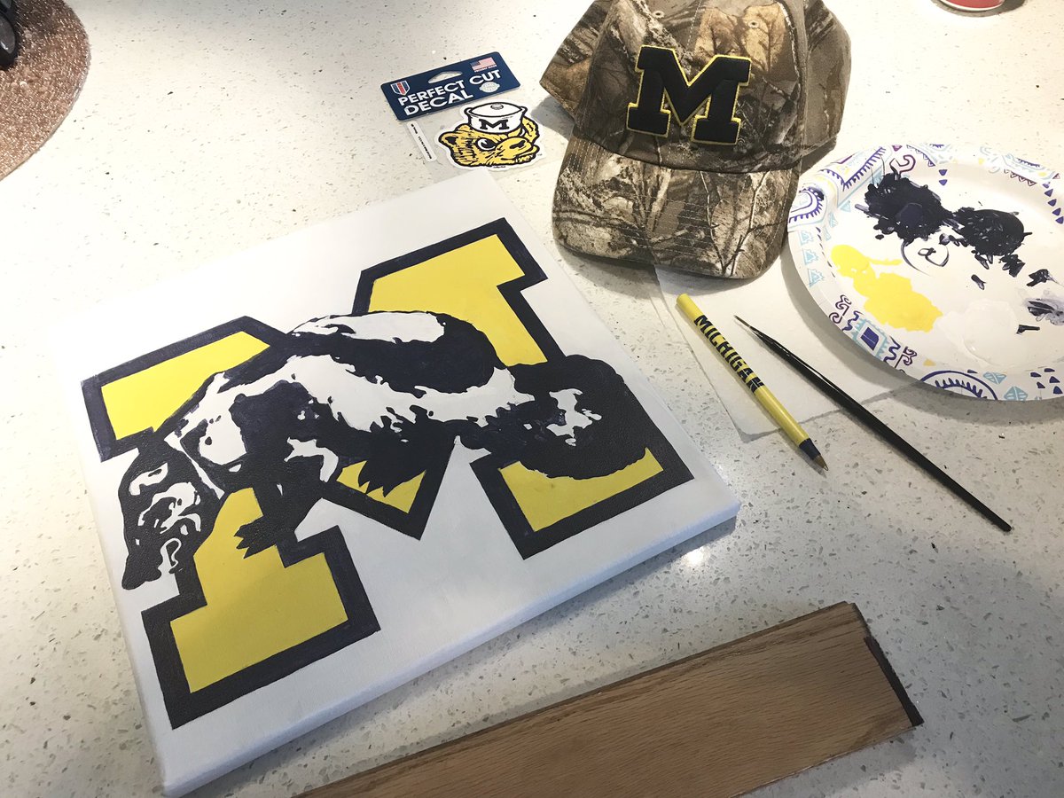 _______bradbury's tweet photo. Working on this Michigan painting for my grandmother! Replications available! https://t.co/kLqPAZNdjz #michigan #goblue #michiganwolverines #uofm #universityofmichigan #bigblue #annarbor #zingermans #themden #mden #gowolverines #ncaafootball #football https://t.co/K5ZxTWYaIv