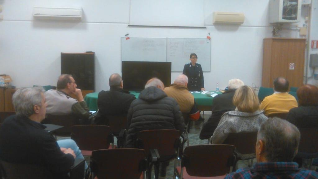 PMTerredacqua's tweet photo. #Terredacqua #Persiceto stiamo formando i nuovi volontari nel percorso per diventare #AssistentiCivici. Stasera parliamo di polizia giudiziaria...
#sicurezzapartecipata #noicisiamo https://t.co/05xeNSWayN