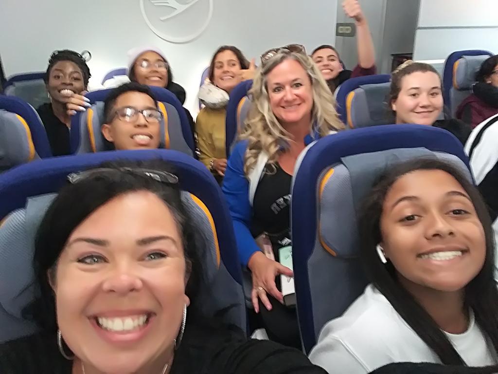 IdaBakerArt1's tweet photo. Travel adventures from #bakerabroad Tampa-> Frankfurt -> Milan -> Conegliano #swissalps #Germany #Italy #SpringBreak2K19 #bakerart #artteachersoftwitter #artteachers #aparthistory @IdaBakerHS #tired #amazing18 https://t.co/gq6vcHJ8oc