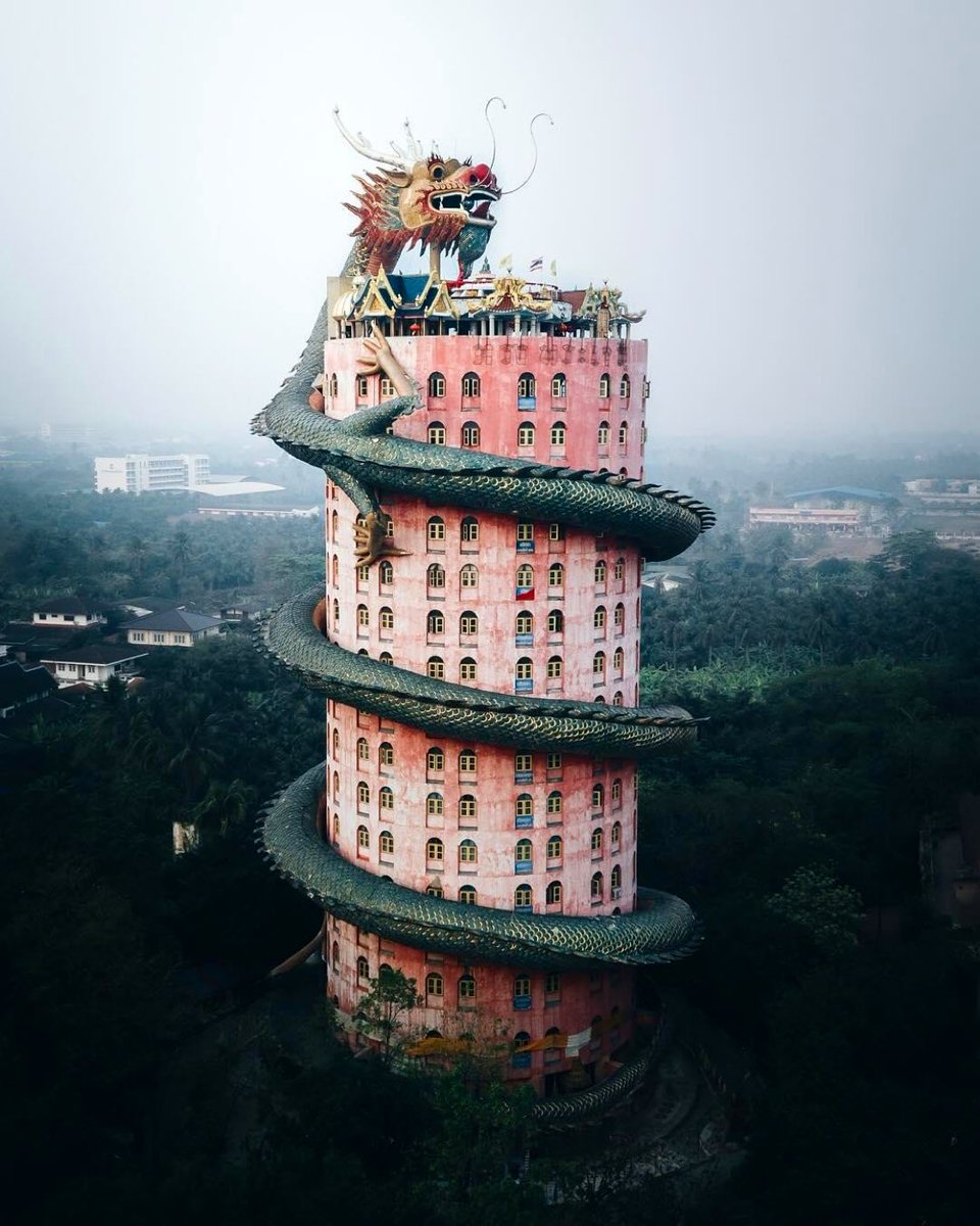 SurfnSunshine's tweet photo. RT @TravelEsquire: 😍 17-story dragon 🐉 wraps around 🇹🇭 Thailand’s 80-meter Buddhist 🏯 temple, Wat Samphran 🐲 😲
80 meters, honoring the # of years #Buddha lived 🙏
📸 @_deepsky on Instagram via @THELMAKIDDO @CultureTrip #travel #Buddhism #archilo… https://t.co/N4nm270aat