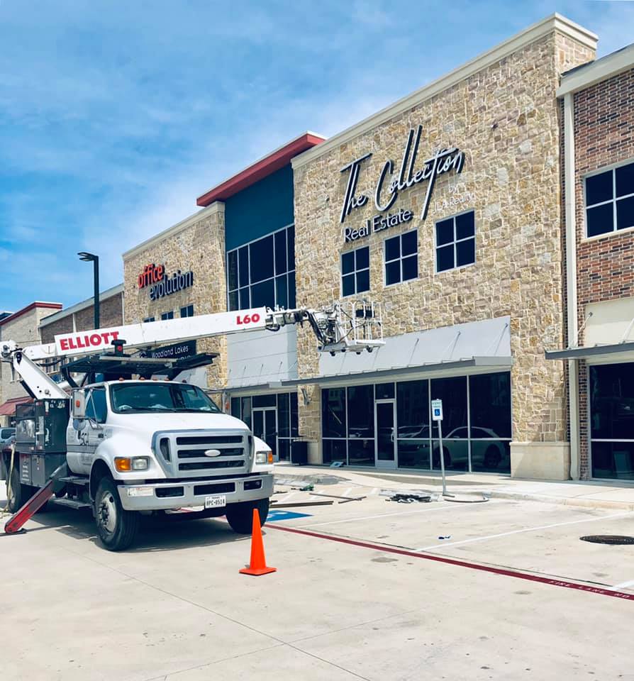 SCA_Sign_Group's tweet photo. Another happy customer! Fabrication and installation for The Collection Real Estate. Their new office is almost up and running and they are so excited! Stop by their Woodlands, TX location for all of your real estate needs.  #scasigngroup #signfabricators #signinstallers #conroe https://t.co/5CufpkyAbC