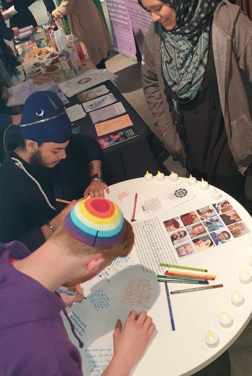 sabiha_chaplain's tweet image. Thanks to all who came to show their love and support at the @RoeCoexist tribute to the victims of the #Christchurch mosque attack last week.

@UR_Library @RoehamptonUni
@RoehamptonSU
@RoeSouthlands @RoeChaplaincy
@DigbyCollege @RoeWellbeing
@RoeRightNow

#peace #love #humanity