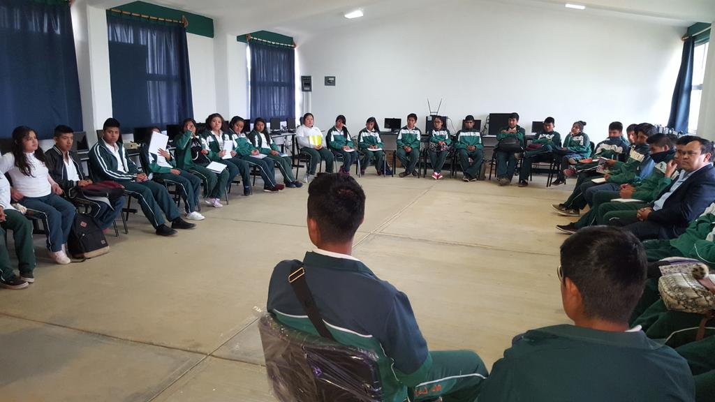 LuisHerSanchez's tweet photo. Trabajando con l@s estudiantes la ponente Whylma Luvia, faciliatadora del proceso de cambio con programación neurolinguistica  Master coach y tutora de resilencia en "casa hogar de niños desamparados".@CECyTEOaxaca @PauloTapia_Oax @Yadira_marzam https://t.co/1PD7biPg6S