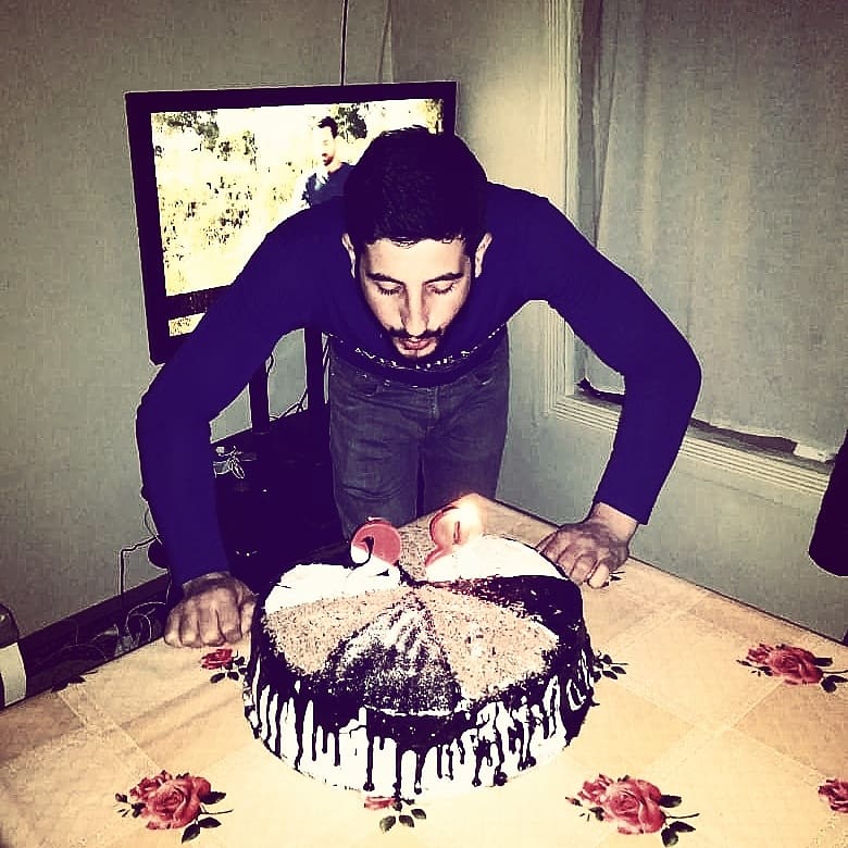 IbrahimovShaban's tweet photo. 17.03.1991~17.03.2019. 28 -de iyisiyle kötüsyle bitirdik🤟ireliye bakmak gerek artık...nice mutlu senelere..✌ https://t.co/IV9K1TCfX9