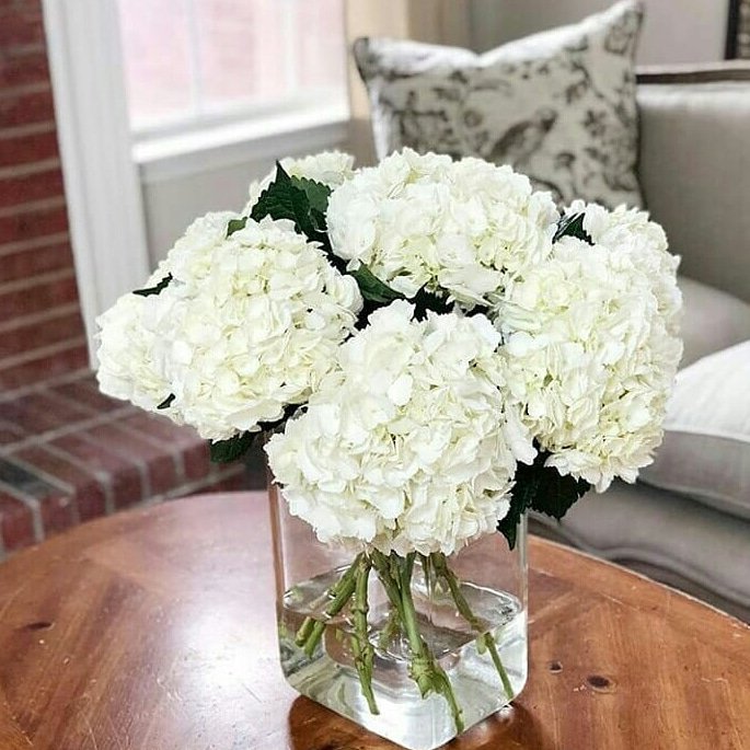 Breathtaking design by @curtiscreation with Premium white hydrangeas from Gallonei.com @gallonei.flowers #weddinginspiration #wedding #flowers #weddingstyle #love #hydrangeas #catering #flowersbygallonei #green #white #purple Flowers By Gallon E&amp;I #gallonei #hydrangea