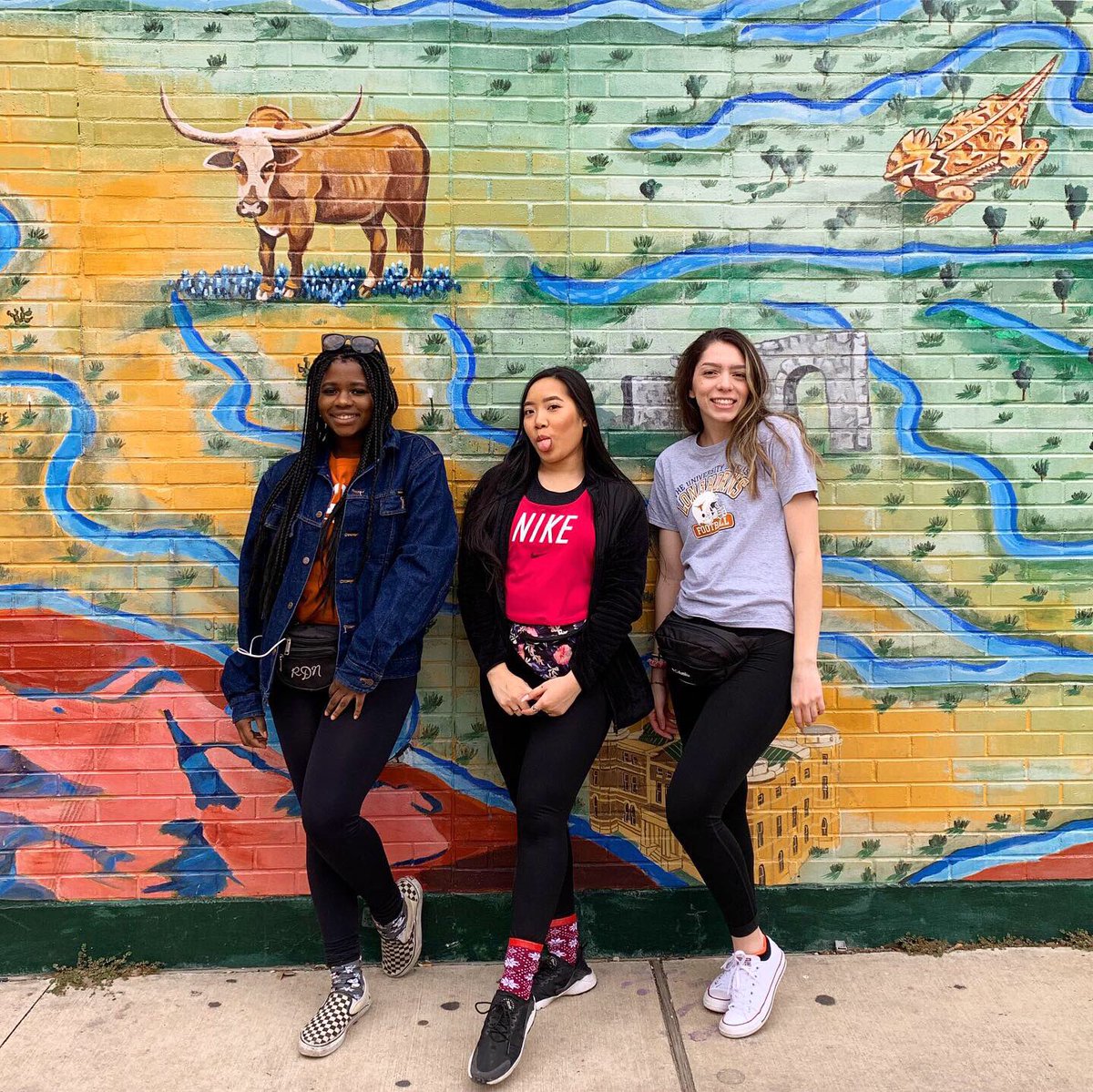 tyraanivong's tweet image. we were thriving in that Austin sun 🌞🤩 #ATX #SpringBreak2K19