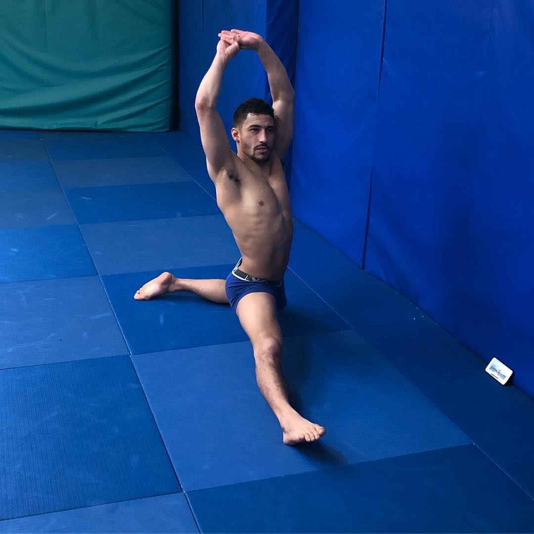 CelebWanker's tweet photo. I think @Ashleymckenzi12 doing the splits in his pants might be my new favourite thing. https://t.co/HqxYYnwuqe