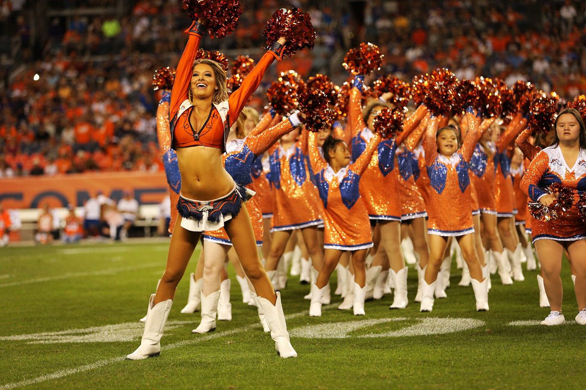 DBC_SophiaG's tweet image. How awesome are these #futureDBC ?!🤩 Follow the link to sign up your kiddos for JDBC! ➡️ denverbroncos.com/cheerleaders/j…