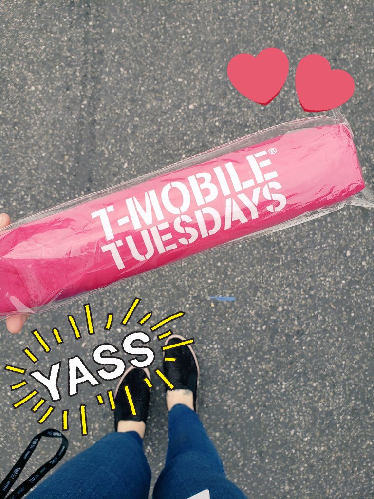AmandaHammitt's tweet photo. When you come up on the last umbrella during a store visit because you give support and get support from the T-Mobile fam 💕 #Uncarrier #Getthanked #TMobileTuesdays https://t.co/nl1ctEYOT3