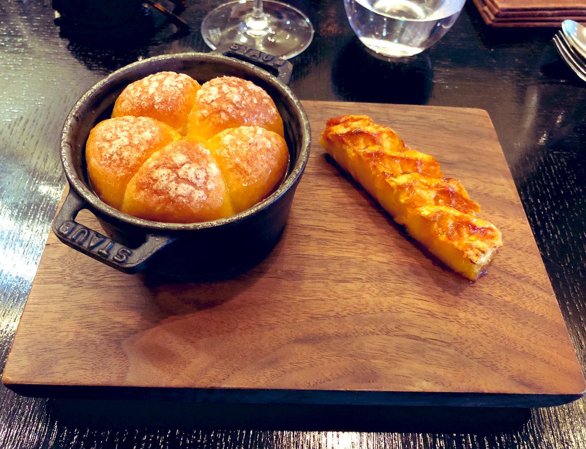 aaron_jolley's tweet photo. The pineapple machine, what a piece of kit 🍍#tipsycake https://t.co/ukOdKB7ile