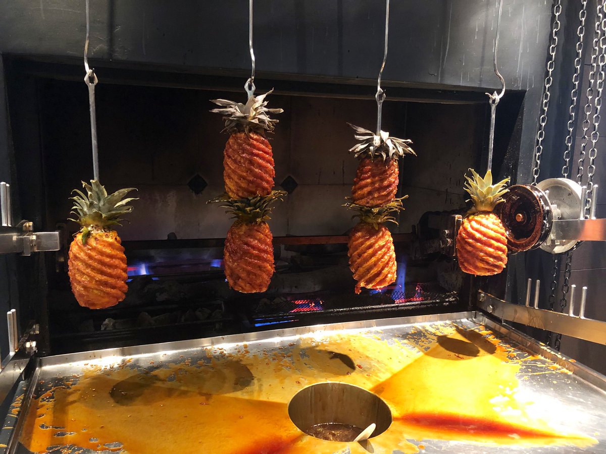 aaron_jolley's tweet photo. The pineapple machine, what a piece of kit 🍍#tipsycake https://t.co/ukOdKB7ile
