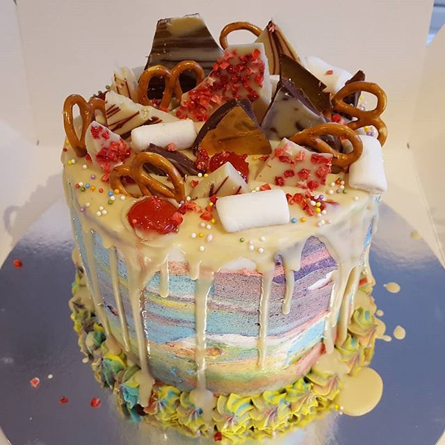 FlosKitchenuk's tweet photo. Soy free rainbow cake 🍰
https://t.co/I9v4zujQVg 
#vegan #cake #pretty #colours #bakes #food #rainbow #rainbowcake #soyfree #tasty #veganuk #northamptonbased #northamptonshire #shoplocal https://t.co/dHPaOzn8n2 https://t.co/viNHrAjZzI