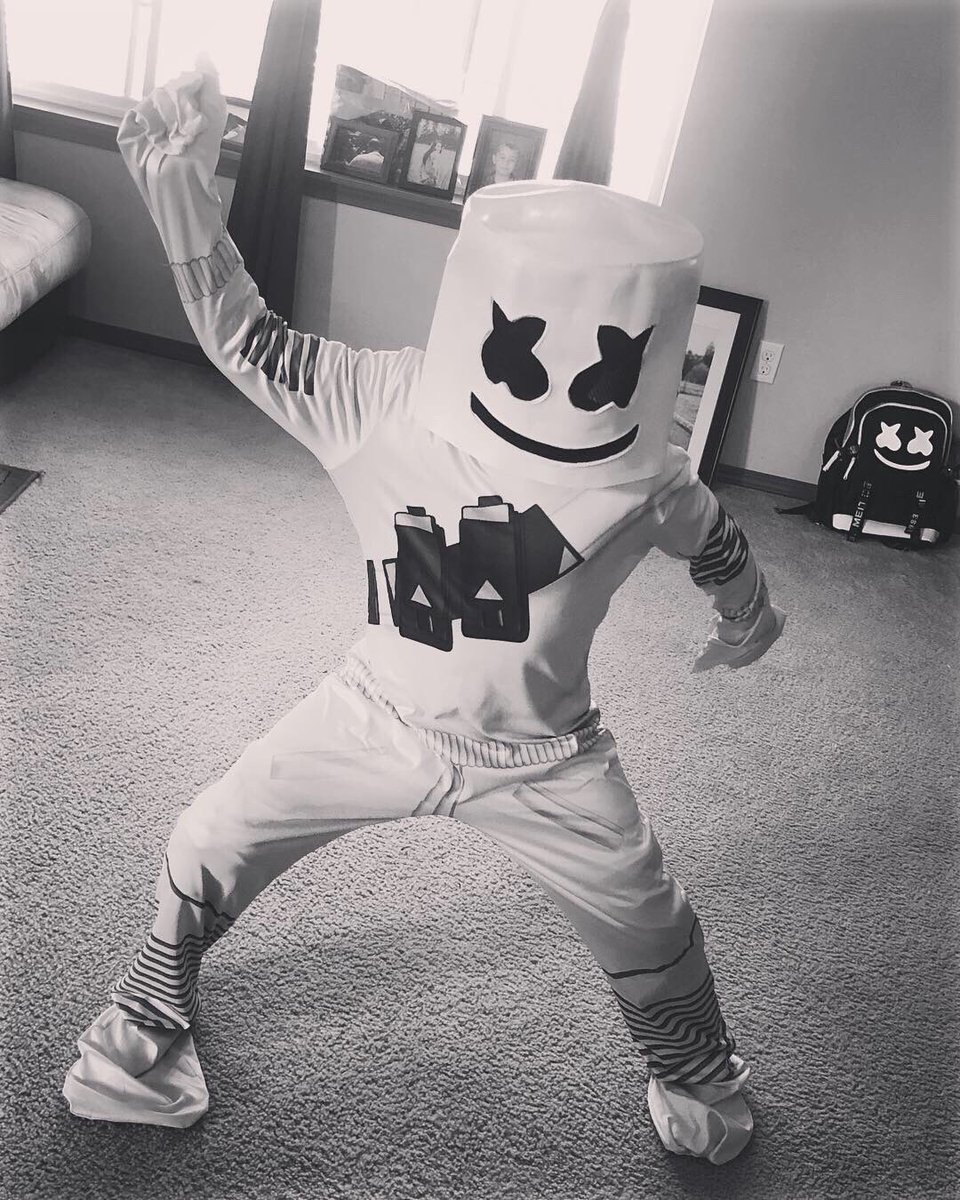 kym_rdschick's tweet photo. #Marshmello #MelloGang #Fortnite this kid LOVES @marshmellomusic https://t.co/ePyJfwGgwi