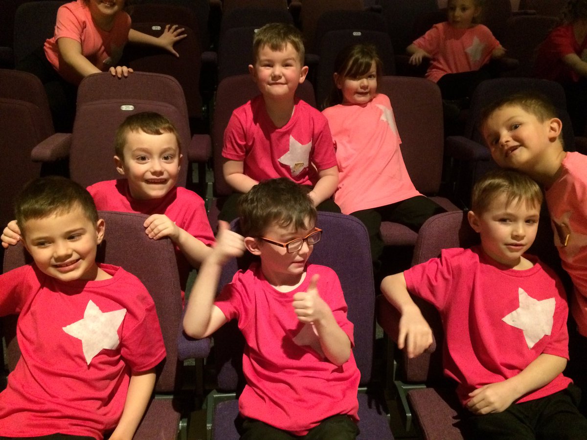 MrsMorleyEHPA's tweet image. Relaxing after working hard rehearsing. An amazing performance followed weeks of hard work learning the songs. Well done Year 2! We are very proud of all of you.@EdwardHeneagePA @Dret_Enrichment @DRETMus #Letsgotospace #jupiterrocks