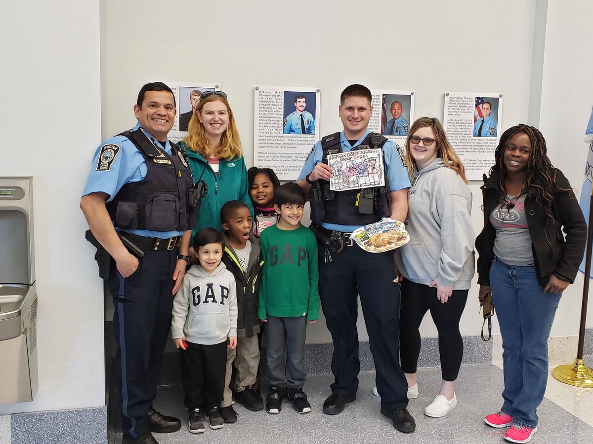 PWCPolice's tweet photo. Thank you @Movechurchva for stopping by the station with goodies to include awesome artwork. We appreciate your generosity and blessings! #ActsOfKindness https://t.co/8z1u2l81I7