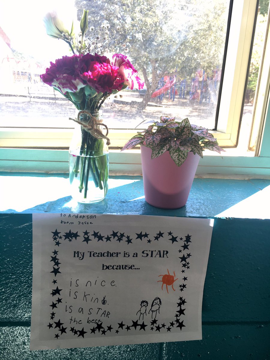 MrsAndersen24's tweet photo. So much love! 💕 #BeTheOnePinckney #teacherappreciationweek https://t.co/unU3UnSeDo