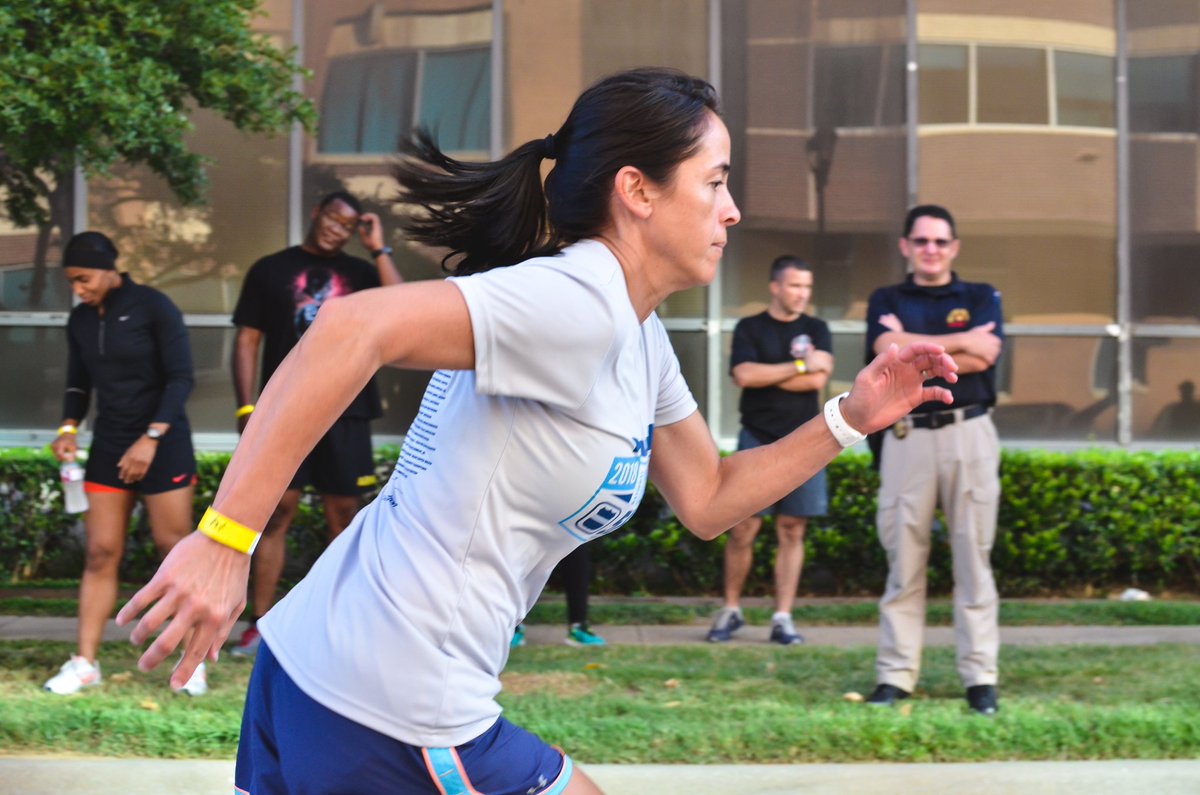 DPDRecruiting's tweet photo. 🔅Workout Wednesday Challenge 🔅 Each Wednesday we will post a challenge video. To accept the challenge: video your exercise, tag a friend, tag @DPDRecruiting @dallaspd and #dpdwwc. Post your video. Be creative! Challenge starts Wednesday March 20th! https://t.co/Pzh9fH3tmY