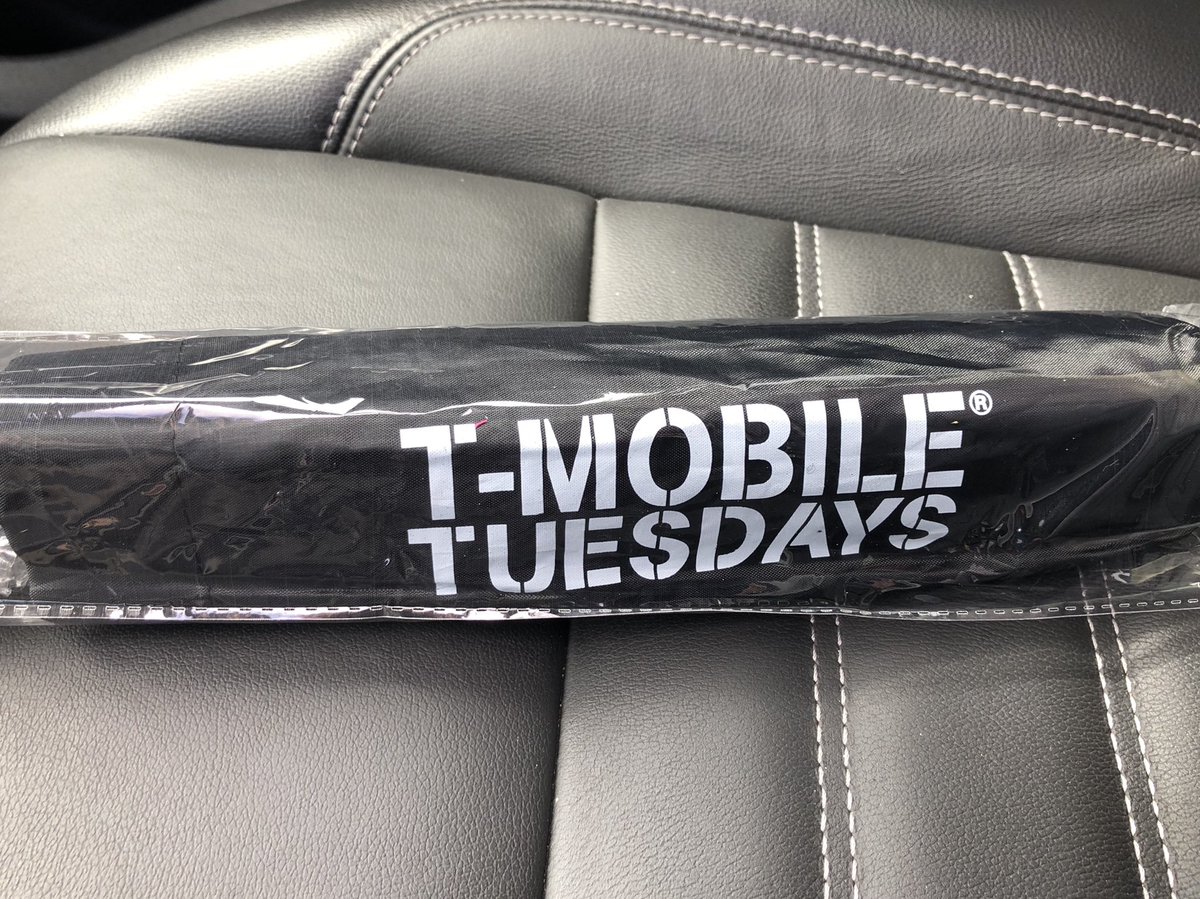 I ❤️ <a href="/TMobile/">T-Mobile</a> Tuesdays!! Thanks <a href="/JohnLegere/">John Legere</a>!! #freestuff #umbrella #uncarrier
