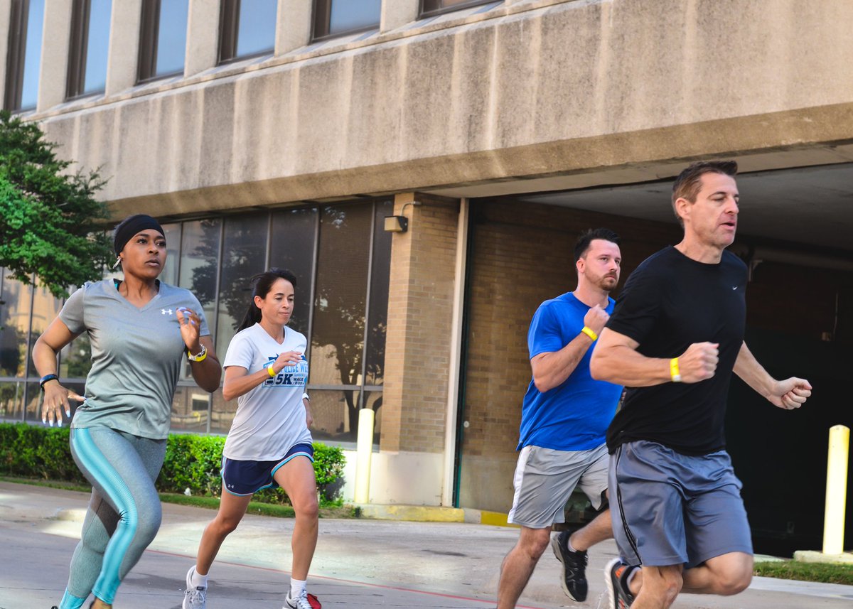DPDRecruiting's tweet photo. 🔅Workout Wednesday Challenge 🔅 Each Wednesday we will post a challenge video. To accept the challenge: video your exercise, tag a friend, tag @DPDRecruiting @dallaspd and #dpdwwc. Post your video. Be creative! Challenge starts Wednesday March 20th! https://t.co/Pzh9fH3tmY