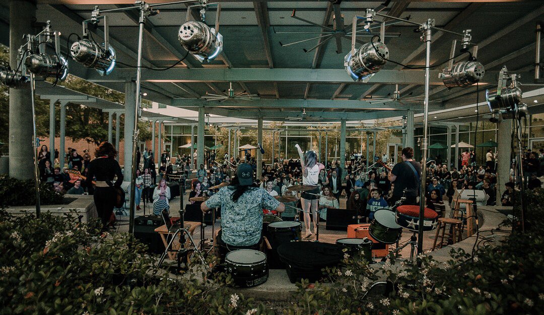 Flowers_Tht_Fly's tweet photo. For those of you that missed it, Battle of the Bands was SO MUCH FUN! We met so many great musicians AND we won the opportunity to meet one of the headlining bands at #bullstock! This year is off to a great start #20RIGHTEEN https://t.co/GCoo5pdQJN