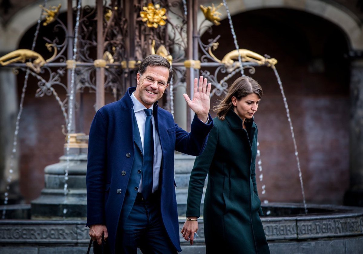 RutgervdNoort's tweet photo. Het is natuurlijk flauw om enorm veel zout te leggen op @markrutte zijn #CarolineHelp👇, maar het is wel tekenend voor de staat van de @VVD.👇#Stemzeweg https://t.co/KQFptqtxUp