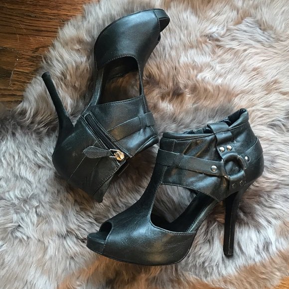 kathifrasier's tweet photo. So good I had to share! Check out all the items I'm loving on @Poshmarkapp from @Ahlizee_ @divermaggie #poshmark #fashion #style #shopmycloset #pourlavictoire #activeusa: https://t.co/Nnqj9ZPDgM https://t.co/UW1JX76DgG