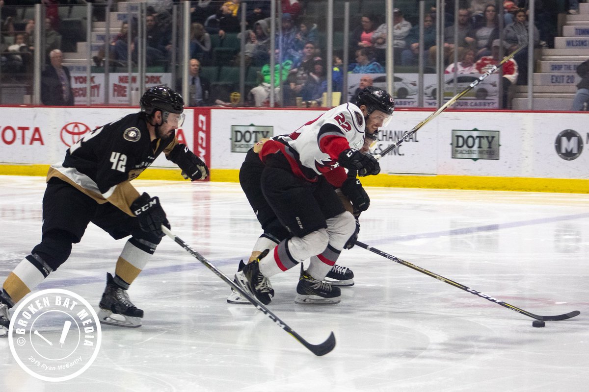 brokenbatmedia's tweet photo. @ECHLThunder Photos: Newfoundland Growlers @ Adirondack Thunder, March 15, 2019, COOL Insuring Arena, Glens Falls, NY (photos by @WhoIsRyanMcC )

https://t.co/cgKe9hIqW0

#echlhockey #echl #newfoundlandgrowlers #growlers #thunder #adkthunder #echlthunder #hockey #brokenbatmedia https://t.co/9VEtxk7yz7