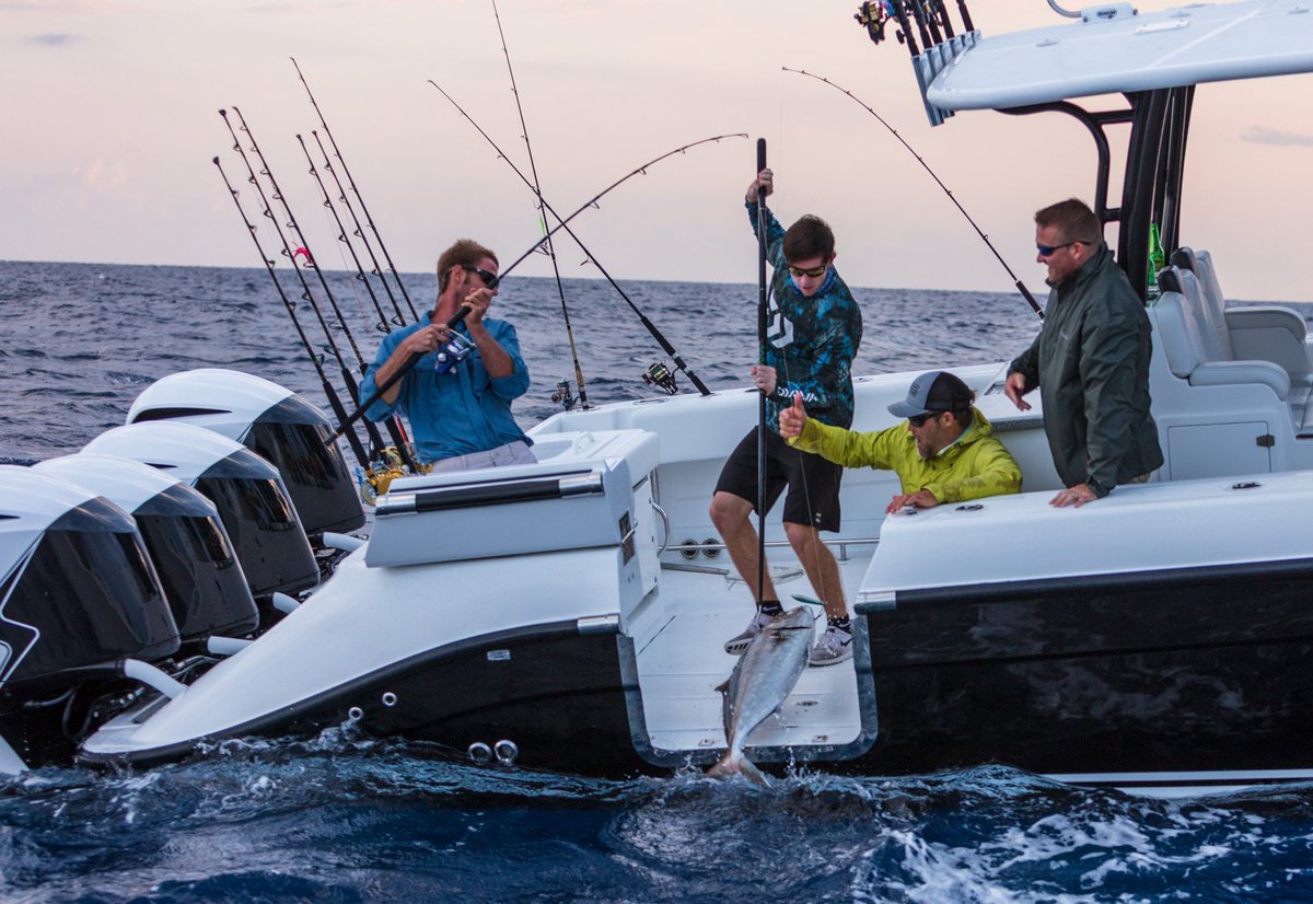 Got a bite. 
.
.
.
#TunaTuesday #yacht #yachting #yachts #yachtlife #centerconsole #sportfish #yachtworld #yachtie #luxurylifestyle #luxury #yachtlife #instayacht #livelife #yachtcharter #yachtparty #boatlife #saltlife #vacation #holiday #island #boatday #boating