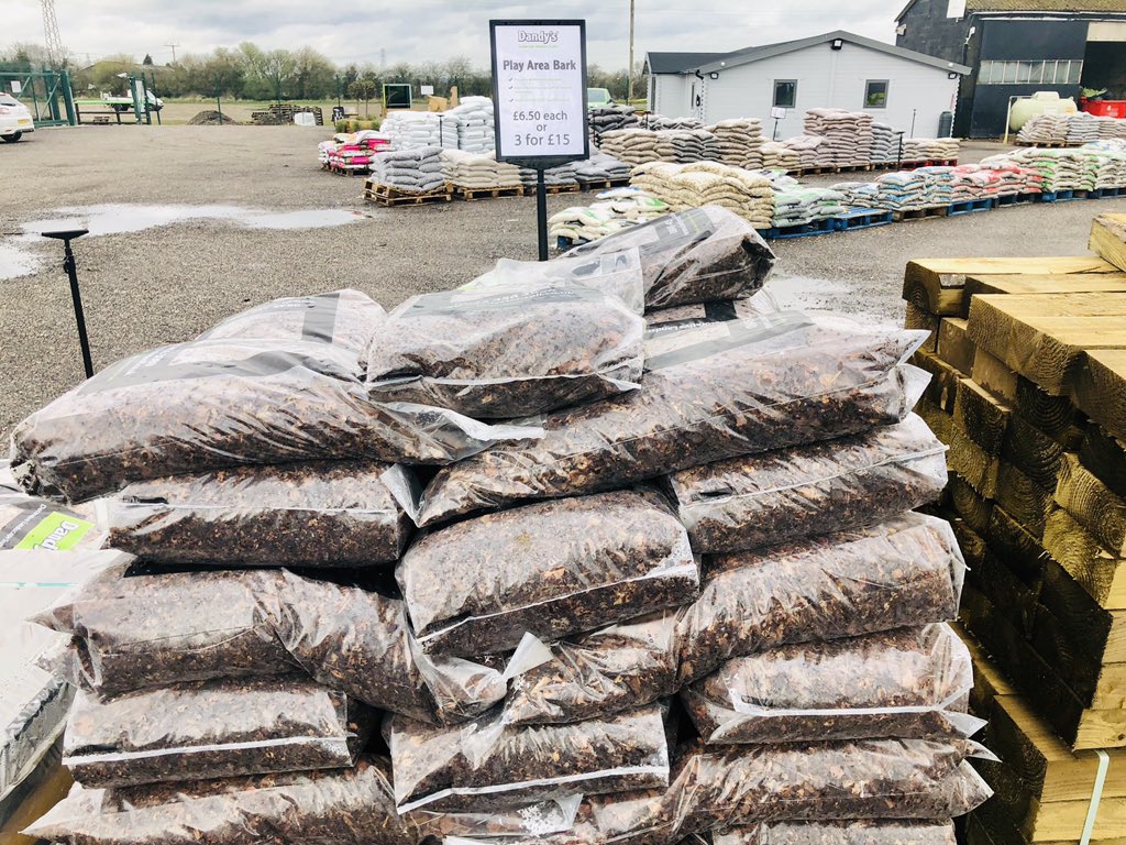 AdamDandy's tweet photo. #PlayBark @DandysTopsoil 3 sacks for just £15! Loaded in to your boot. https://t.co/rA8y9PzFW6