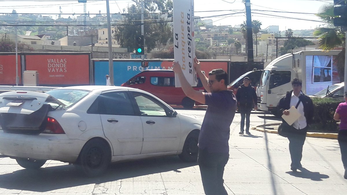 PAG_BC's tweet photo. El @CDTijuana en #Tijuana haciendo un gran esfuerzo por mejorar la cultura de respeto peatonal  #SoyAmable #SoyTijuanense https://t.co/83AnJNLVl6