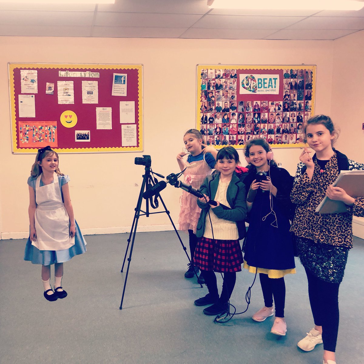 HowellActingSch's tweet photo. After working super hard on our Monologues and characters, today we cracked out the filming equipment!
From Alice discovering wonderland &amp; Lucy discovering Narnia, Cruella discovered Dalmatians &amp; Dory losing a friend. And through it all Rapunzel struggled! #youngactors https://t.co/EH6aFo0uyK