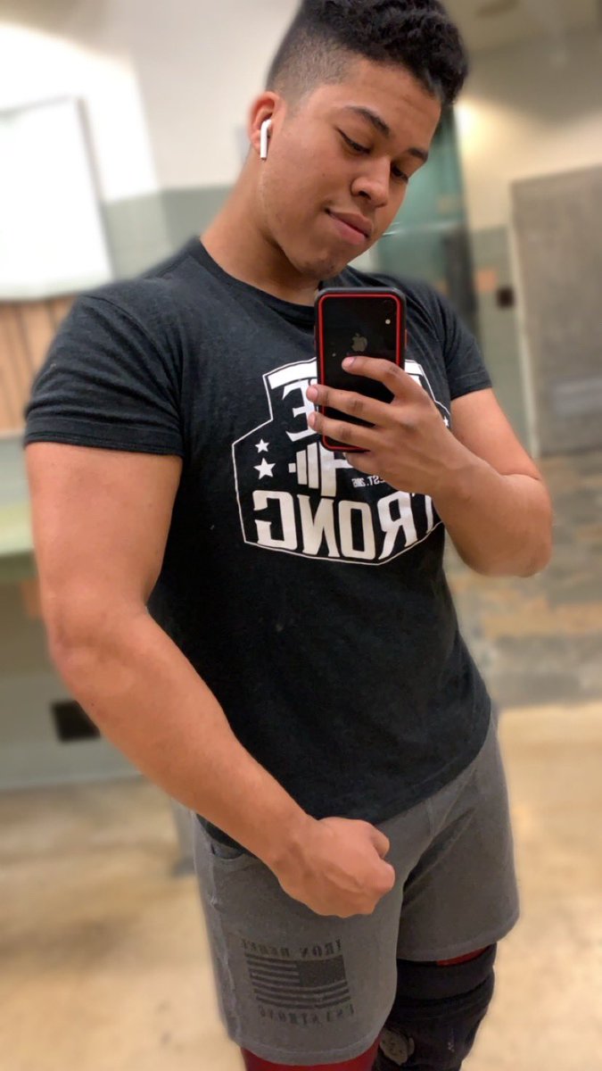 Irvs_Murkin's tweet photo. Insta story saw it first but felt great today at the gym! Calm, collected and focused🏠💪🏽 @TeamHouseStrong https://t.co/7UI133TgVB