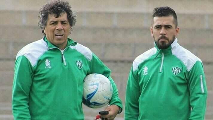 #FederalA | ¡SE QUEDA! 

En Secretaría del Club, hace minutos, terminó la reunión entre Juan Valiente (presidente) y Víctor 'Copito' Andrada. Después de idas y vueltas, el santafecino continuará siendo el director técnico de #Desamparados.