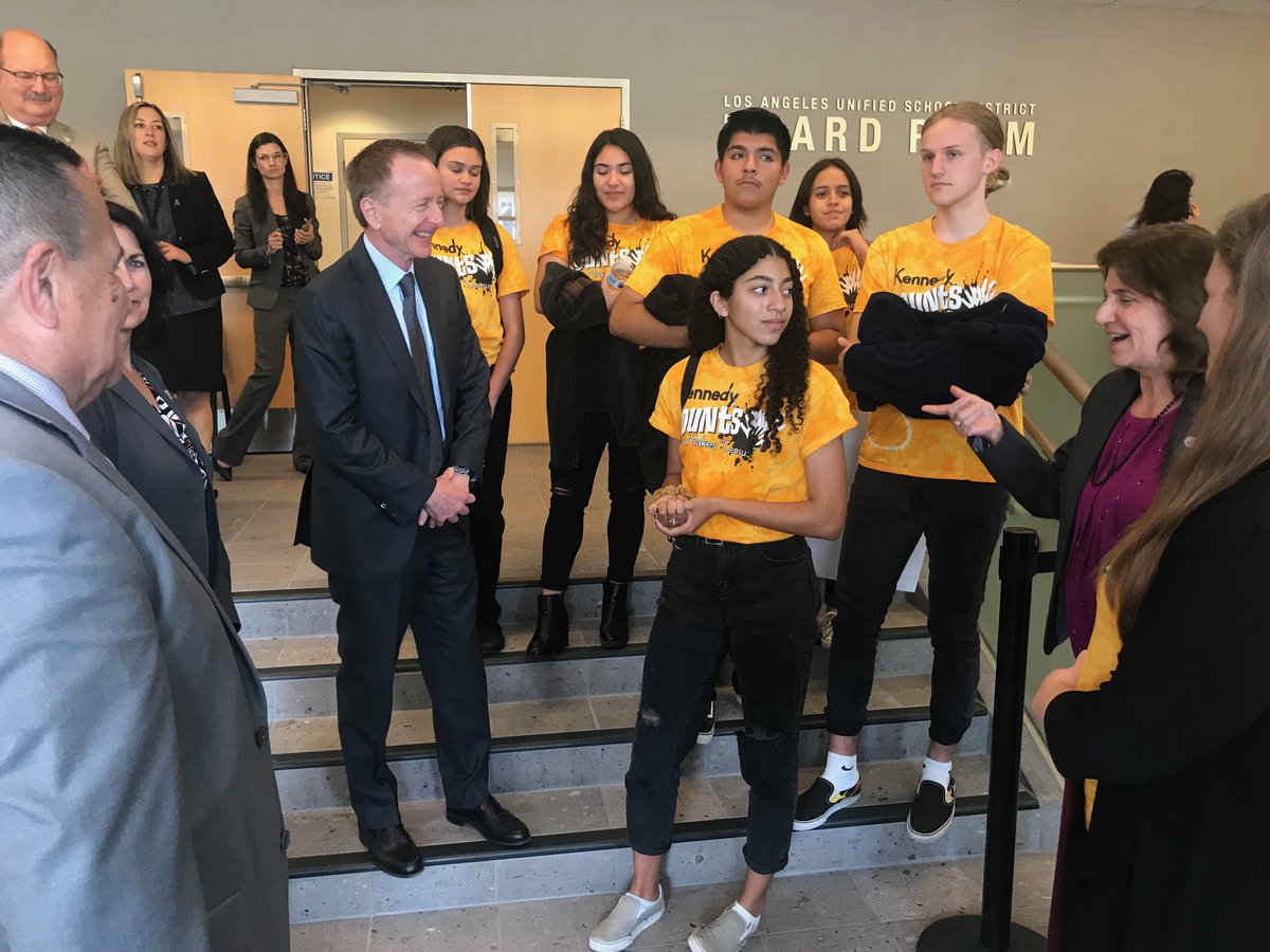 BTBLA's tweet photo. MT @AustinLASchools: Congratulations to the Kennedy HS team for winning this year's @BTBLA #ChallengeLA. These innovative thinkers created the "Kennedy Counts" campaign with their slogan, "It makes 'Census'" to ensure communities participate in #Census2020 https://t.co/6Mcw8Ppjm9