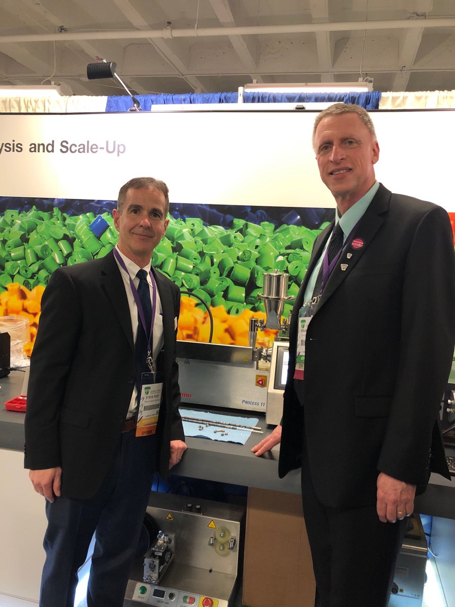 playinntraffic's tweet photo. Thermo Fisher rep Steve Post sharing their latest technology with SPE President ⁦@BrianLandes3⁩ during the #ANTEC19 ‘s Brewfest Detroit #INSPIREdetroit https://t.co/GE1wxGpRDv