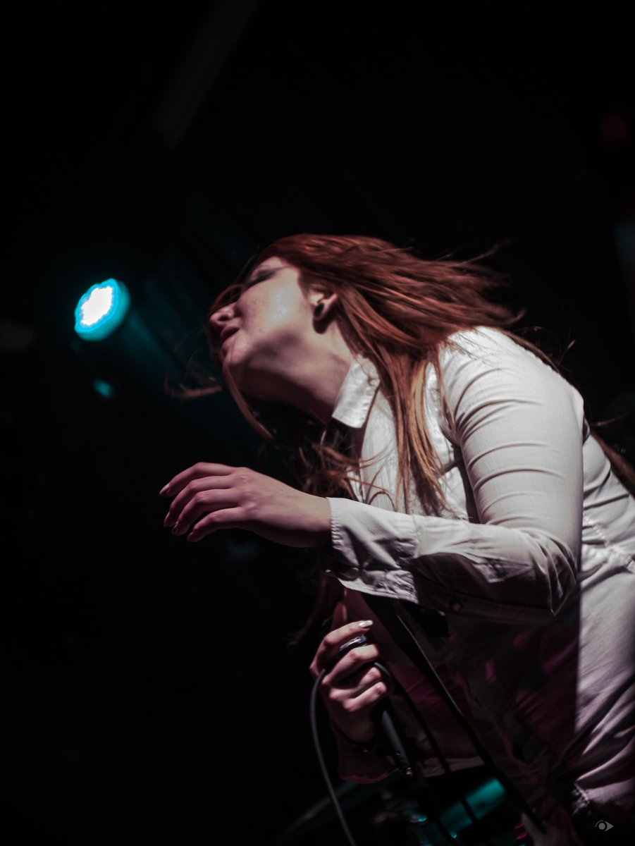 Pendulum_Zero's tweet photo. Sing your heart out!
#pendulumzero #singer #liveshow #livegig #metalcore #femalefronted #numetal #deathcore https://t.co/oq08GA23fy
