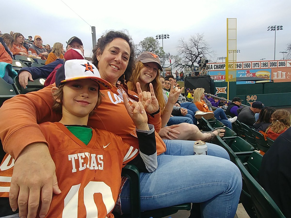 Slperrone101's tweet photo. #HookEm #TexasBaseball https://t.co/Vhs8akTDWR