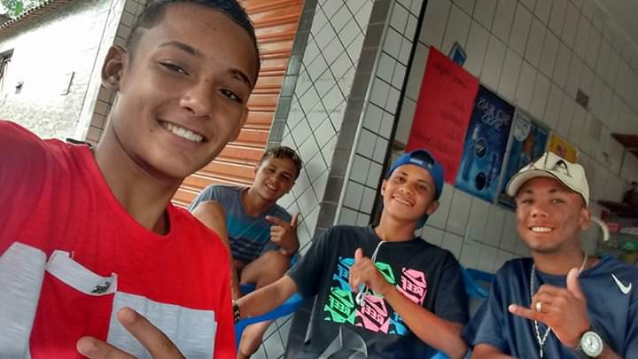 mathboladooo's tweet photo. I os parceiros do outro lado da muralha não tão esquecidos ... #Liberdade #neguinho #vavat #bidega https://t.co/mTtB5eKZWy