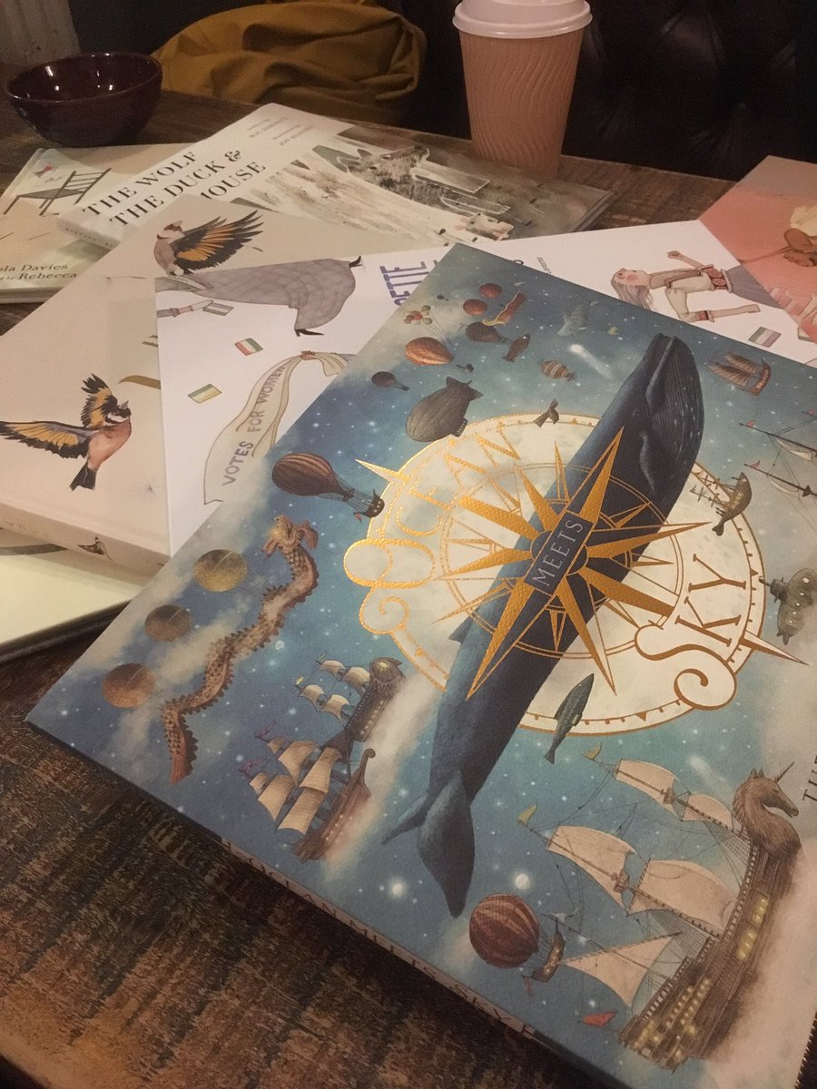 Picture books and a pint - no better way to spend a Tuesday evening! Thanks to @YLGNorthwest for some great Greenaway discussion & #picturebooksinthepub Looking forward to the next one in 2 weeks time! #ckg19 #BestChildrensBooks