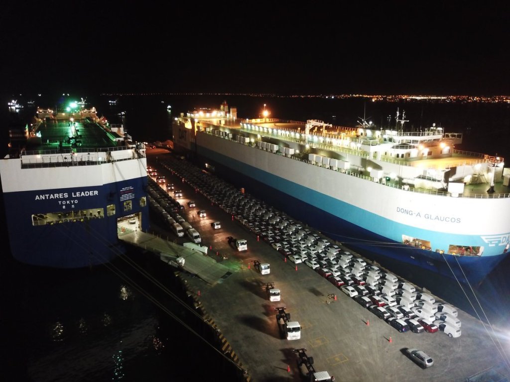 PortalPortuario's tweet photo. [Galería] Ecuador: Transbordo de vehículos entre buques en Terminal Portuario de Manta https://t.co/CwAMpbSQ84 https://t.co/6jNcf8kz5w