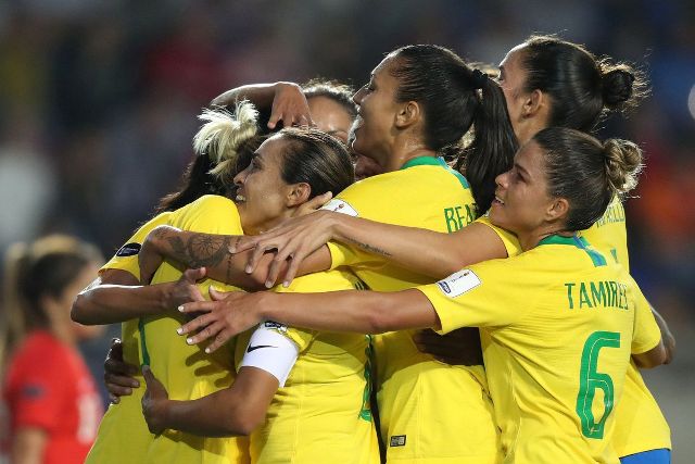 radiojbfm's tweet photo. #JBFM Fifa tem número recorde de pedidos para sediar Copa do Mundo para mulheres. https://t.co/2CmSSe3G6f #musicaeinformacao #Fifa #numero #recorde #pedidos #sediar #CopadoMundo #mulheres https://t.co/AaMdwdVZoq