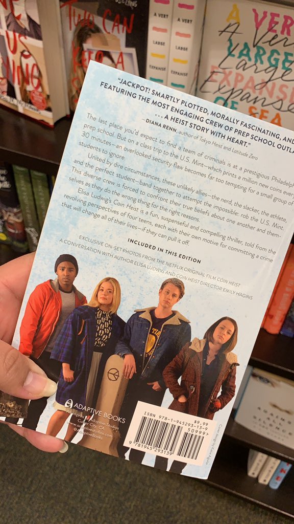 Magicfan214's tweet photo. Oh hey @JayWalkr just causally roaming Barns and noble and there you are. #CoinHeist https://t.co/UscLZBHLIj