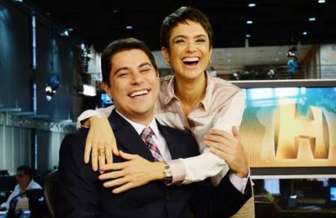 ittwres's tweet photo. Sandra Annenberg e Evaristo Costa:

-  se divertiam com piadas bestas
-  trocavam elogios
-  tinham carinho e respeito um com outro
-  falavam sobre o visual um do outro
-  e davam risadas de si mesmos

embora nao fossem casados, pra mim eles são a representação do #CasalRaiz https://t.co/QymmcwWQ77