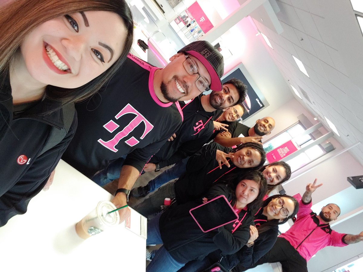 LGJoniG's tweet photo. Trained the team up at the TMO Calvine store. They're ready for the G8ThinQ launch #thisiscalvine https://t.co/vc3noFHfuK