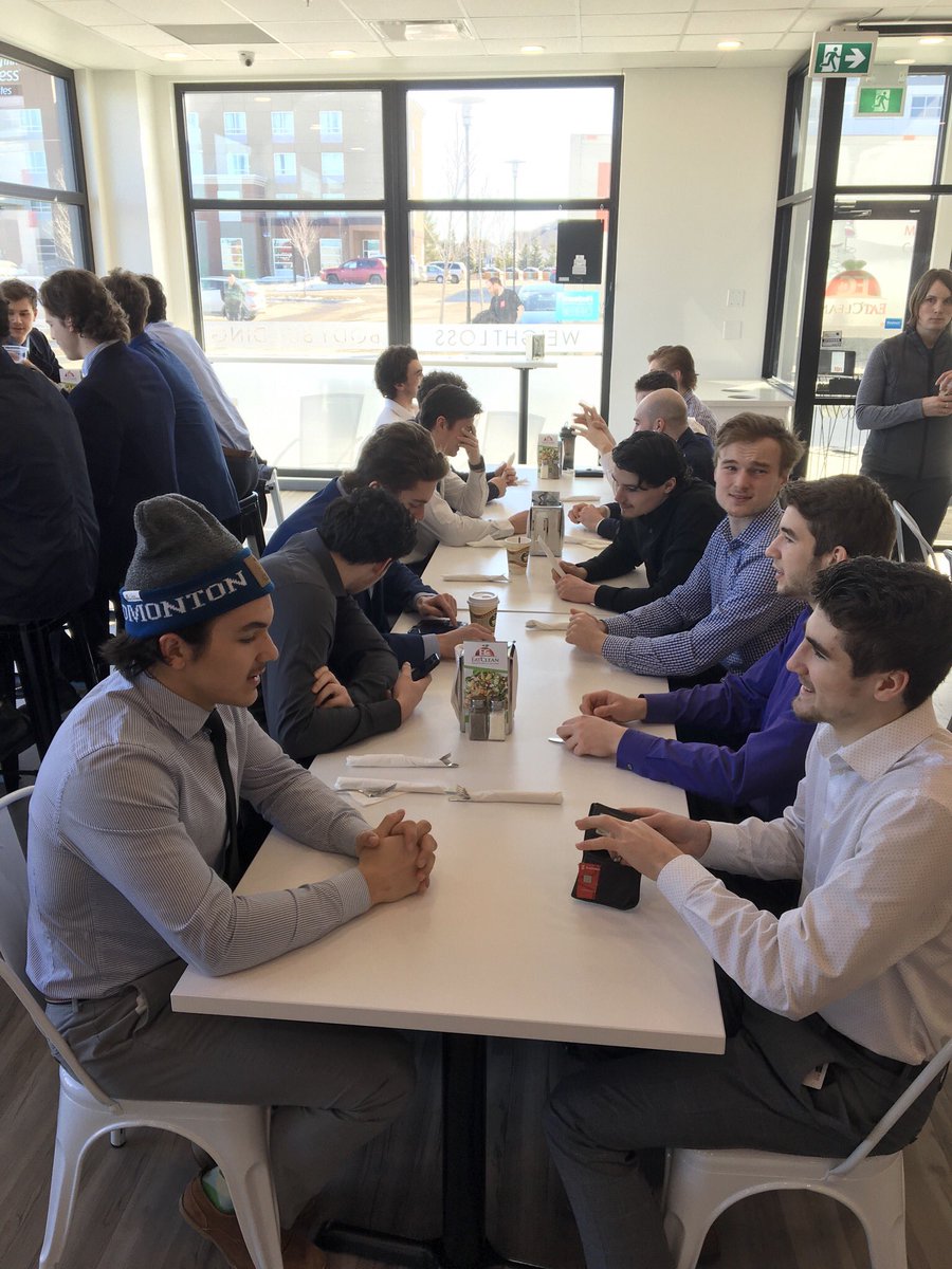 BPontiacs's tweet image. Ready for our Tuesday pre-game meal - thank you @osumcorp! #greatsupport #gameday #itsabigone