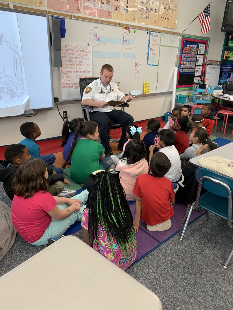 MrsDaleWSE's tweet photo. Thanks Blake Evans from @fire_SSS18 for reading to our class today! #SSSstrong https://t.co/YgHLmB6oXr