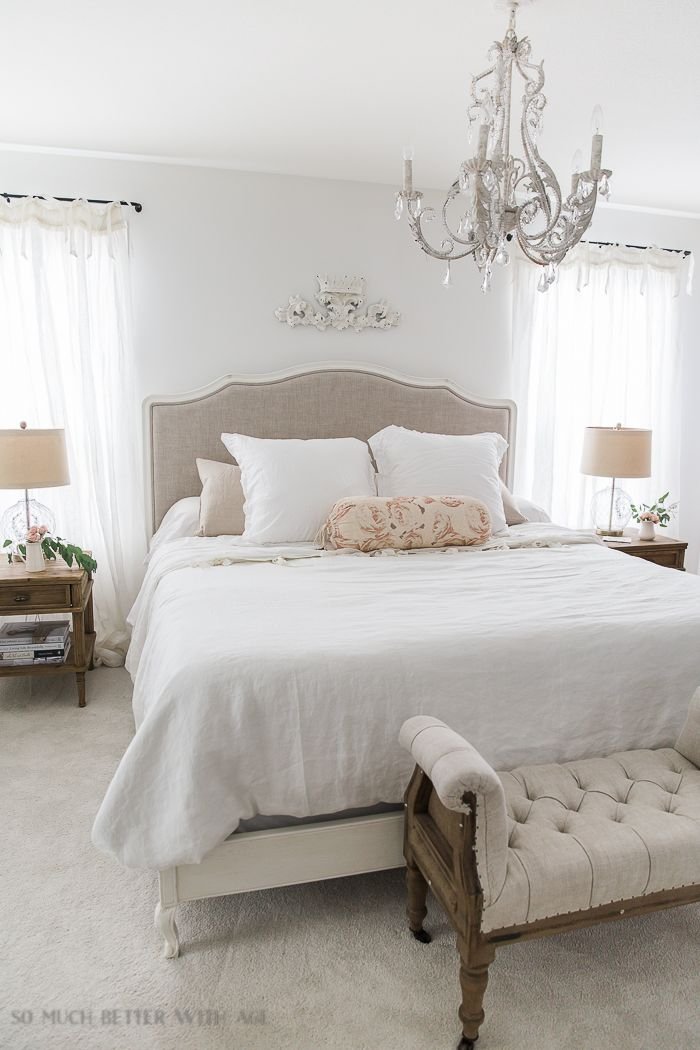 KenyonSquare's tweet image. We really admire the decor continuity in this bedroom space. The lampshades, the headboard, and the bench all match, as do the bed linens and the drapes. Which element is your favorite? bit.ly/2U7Vn7q