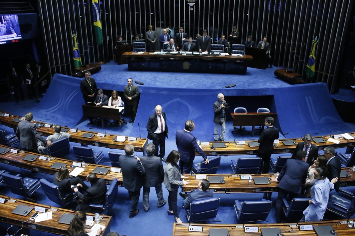 SenStyvenson's tweet photo. O senador Styvenson Valentim participa da sessão deliberativa do Senado, que aprovou, agora, a Proposta de Emenda à Constituição (PEC 25/2017), que uniformiza a nomenclatura referente às pessoas com deficiência. #pessoascomdeficiencia #pec25 #senadorstyvensonvalentim https://t.co/vZsdFtvxkG